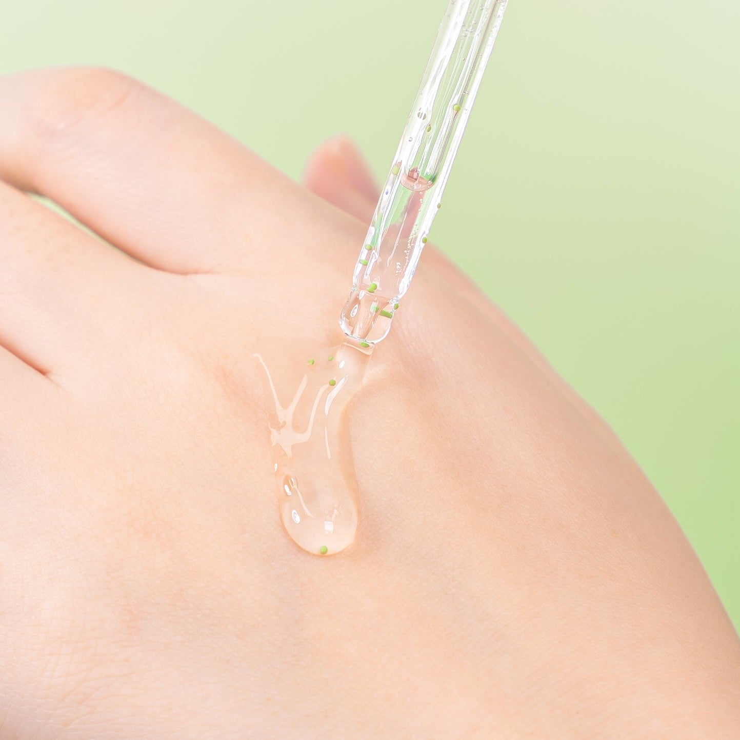 アイゼゼブースター美容液